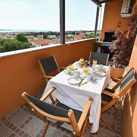 Jacuzzi Panorama 公寓 扎达尔