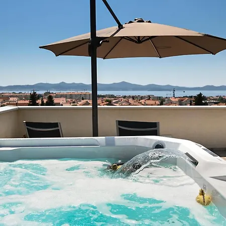 Jacuzzi Panorama 公寓 扎达尔