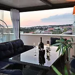 Jacuzzi Panorama Апартаменти *