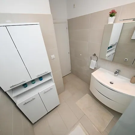 Jacuzzi Panorama Апартаменти *