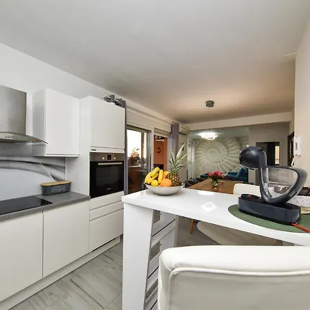 Jacuzzi Panorama Апартаменти Задар