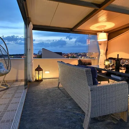 Апартаменти Jacuzzi Panorama *