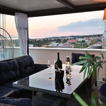 Jacuzzi Panorama Апартаменти *